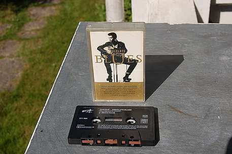 Various " Absolute Blues " MC Cassette Eva Records 411060 m. Gary Moore J.L.Hooker J.Mayall Jeff Healey etc.