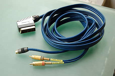 Scart Kabel Adapter 3m / Scart --> Stereo Cinch / RCA & S-VHS 
