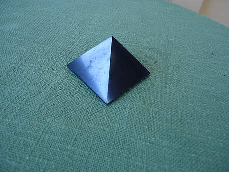 Phonobar Shungit Pyramid XL / stark energetisierte Klangpyramide