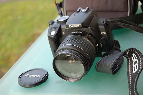 Canon EOS 350 D / Objektiv / Tasche / Ladegerät etc.